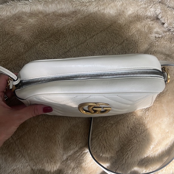 Gucci Marmont Chain Shoulder Bag in Cream - Picture 11 of 16